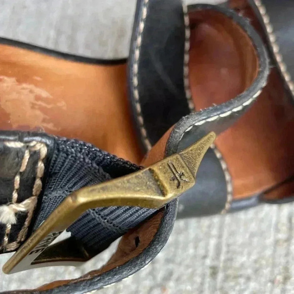 Frye Amy criss cross black leather heels size 8 Block Strappy - Picture 3 of 7